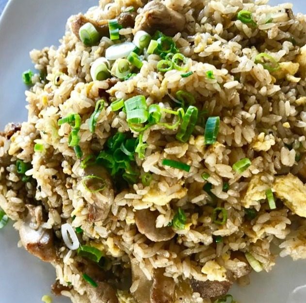 Fuente de Arroz Chaufa de Pollo