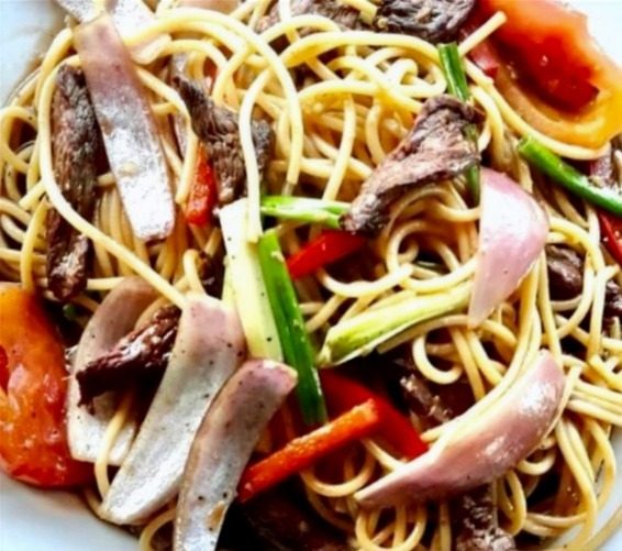 Fuente Tallarín Saltado de Carne