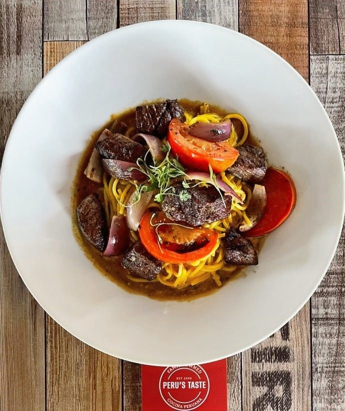 Tallarín Huancaína con Medallones de Filet Mignon