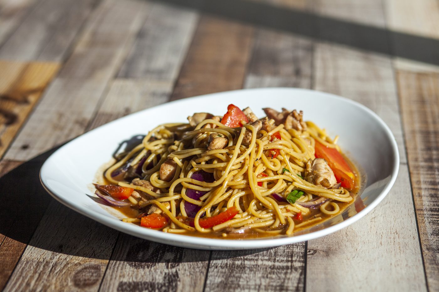 Tallarín Saltado de Pollo